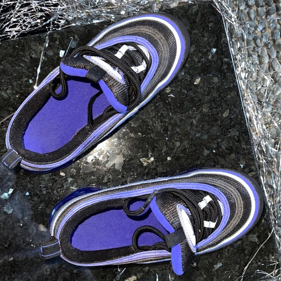 One of Nike extremely attractive, versatile shoe. - Picture 5 of 17